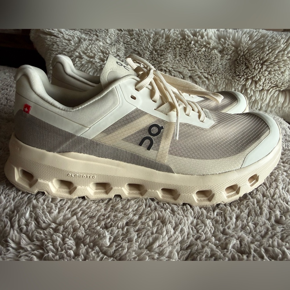 On Running Women’s Off-White Sneakers
Brand New / with box